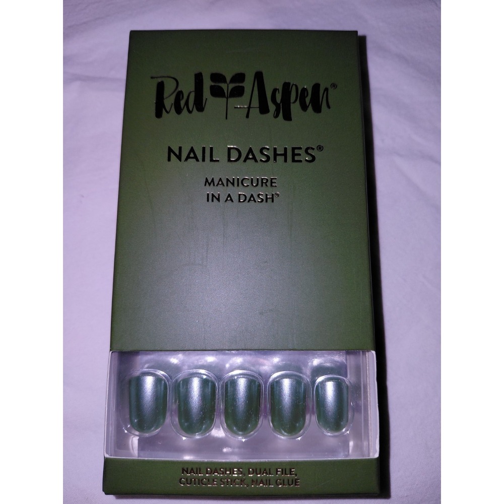 Red Aspen Press On Nails, Short Square, Mornings at Saturday Market, Mackie